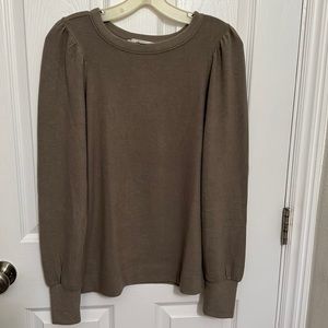 Women’s Long Sceep Scoop Neck Top
